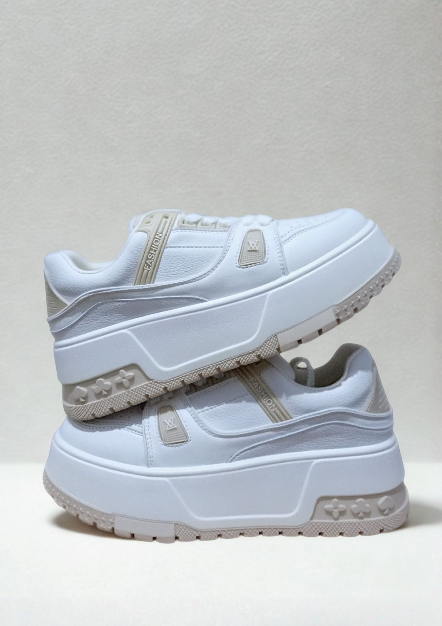 ZAPATILLA BLANCO Y MARRON-44556    .MG000044