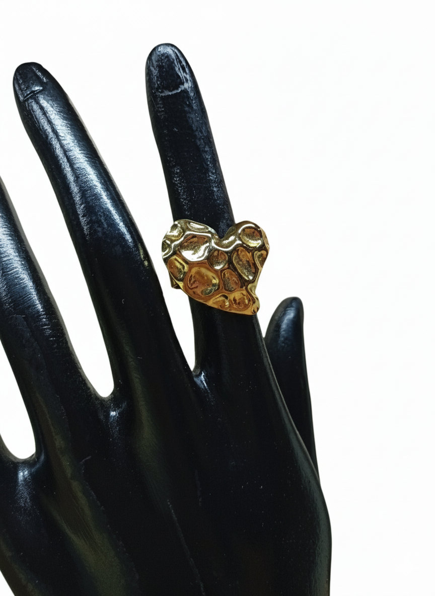 Anillos con forma de corazón con textura áspera .DV000096