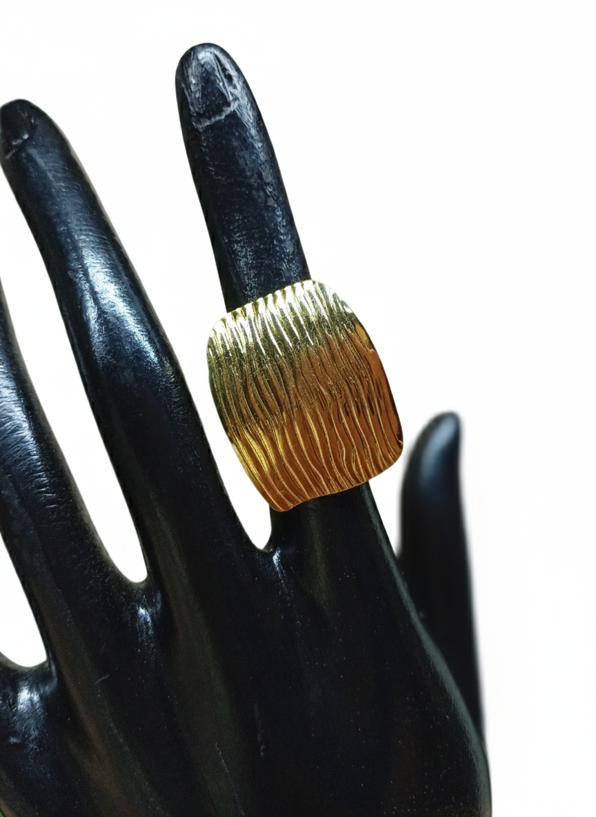 Anillo De Acero Inoxidable Láminas Doradas .DV000096