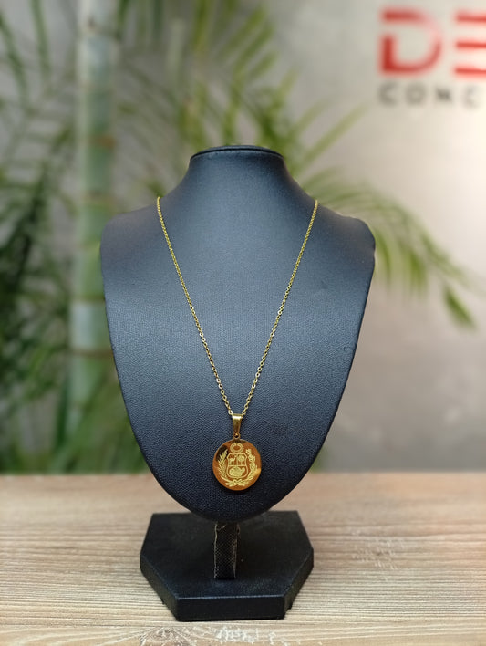 Collar Del Escudo Del Perú Dorado