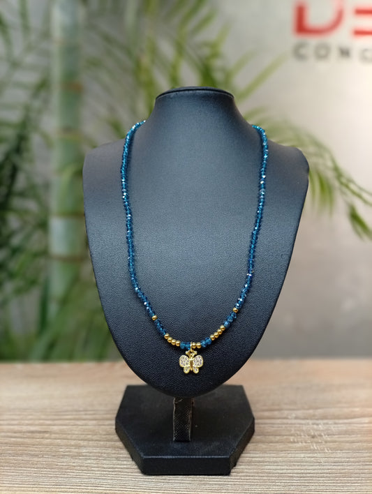 Collar De Cuentas De Lapislázuli y Una Mariposa